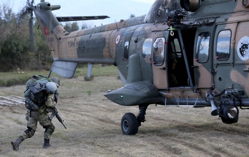 TSK'nın özel timinden nefes kesen görüntüler