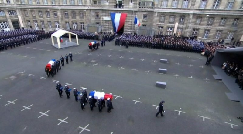 Charlie Hebdo saldırısında ölen polislere tören