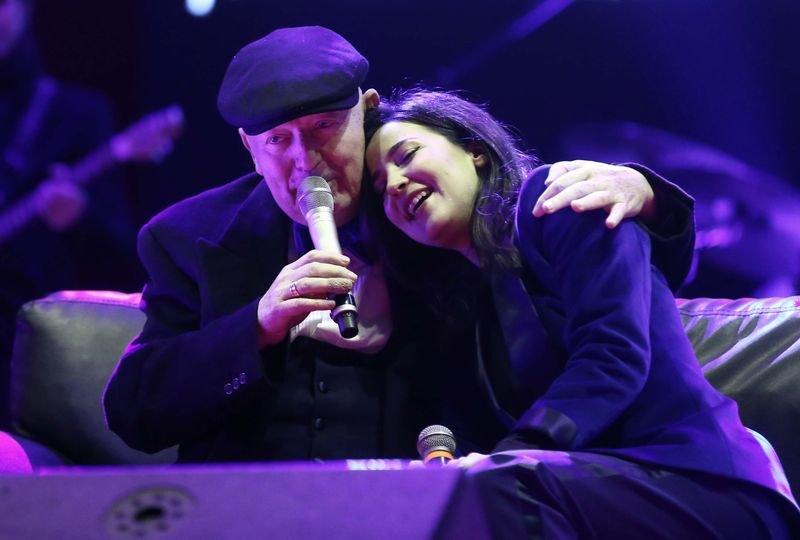 Kayahan ve Nilüfer yıllar sonra aynı sahnede