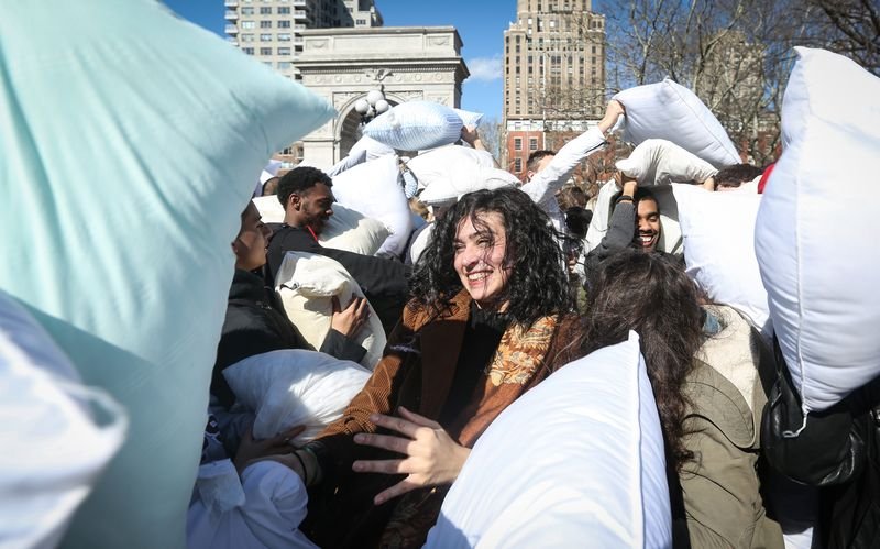 ABD'de Uluslararası Yastık Savaşı Günü kutlandı