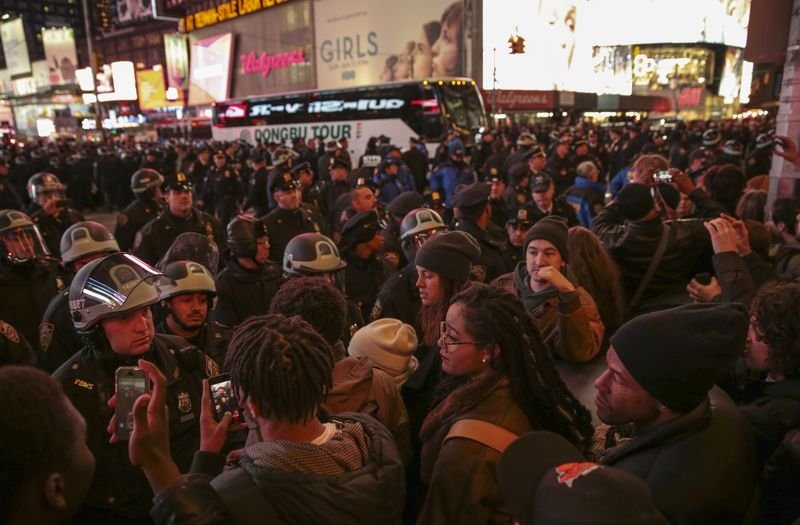 Polise takipsizlik kararı ABD'lileri sokağa döktü