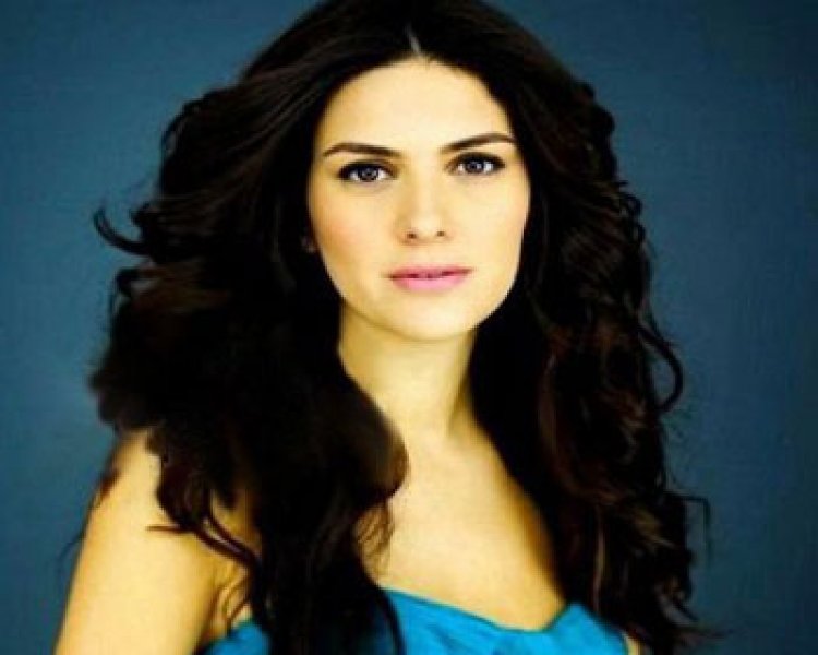 Tuba Büyüküstün ve Bergüzar Korel bir ankette karşı karşıya getirildi