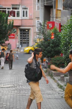 Ameliyatla erkek olan oyuncu Rüzgar Erkoçlar sessizliğini bozdu