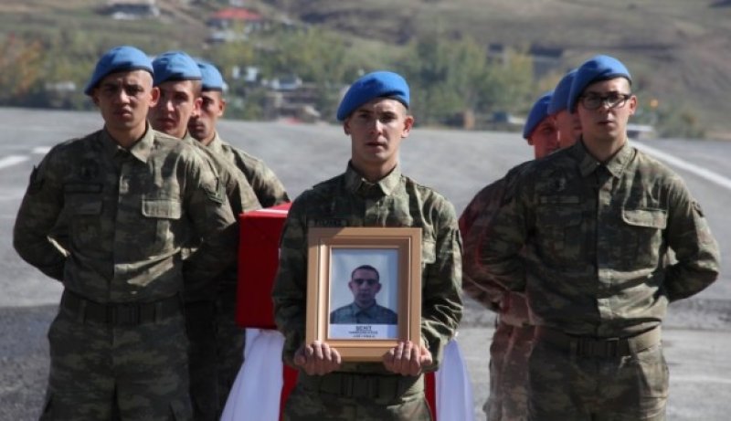 Hakkari'de şehit olan askerler için ilk tören
