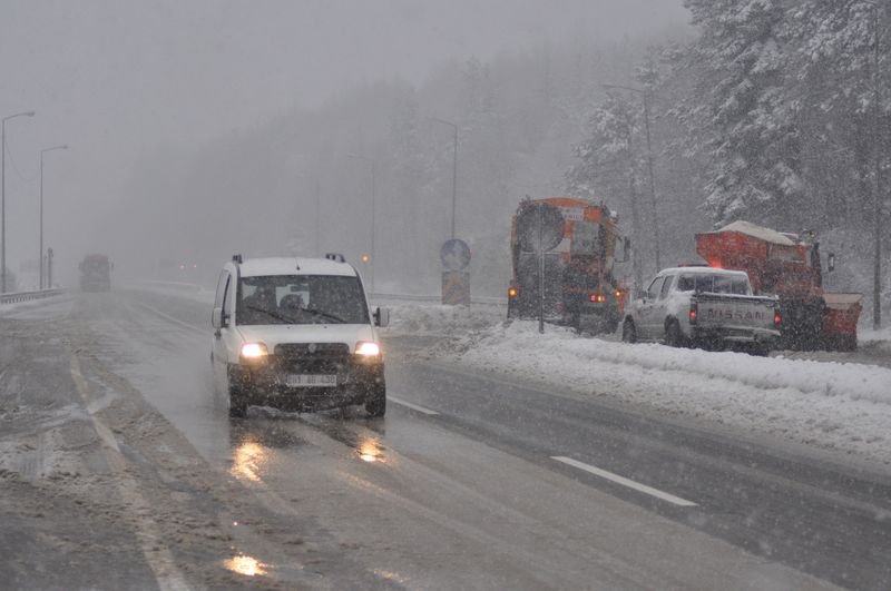 Bazı illerde kar yağışı etkili oldu