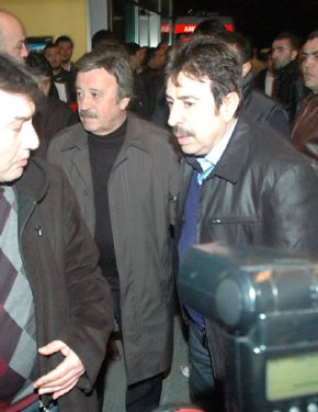 İbrahim Tatlıses başından vuruldu 