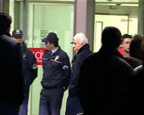 İbrahim Tatlıses başından vuruldu 