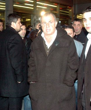 İbrahim Tatlıses başından vuruldu 