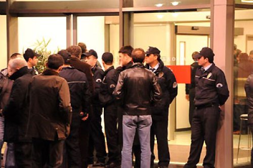 İbrahim Tatlıses başından vuruldu 