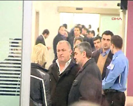 İbrahim Tatlıses başından vuruldu 