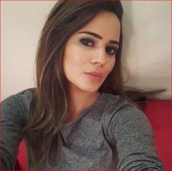 Gizem Güler güzelliği ile dikkat çekiyor 