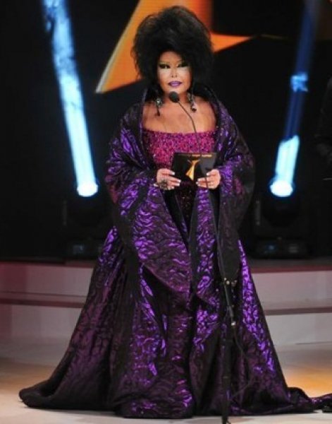 Bülent Ersoy bir haftadır tedavi görüyor 