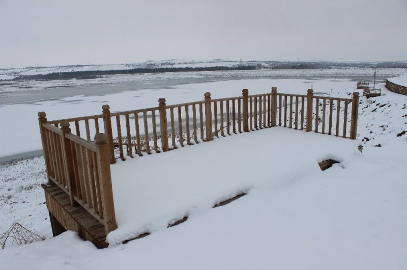 Elazığ’da Cip Barajı soğuk hava yüzünden buz tuttu