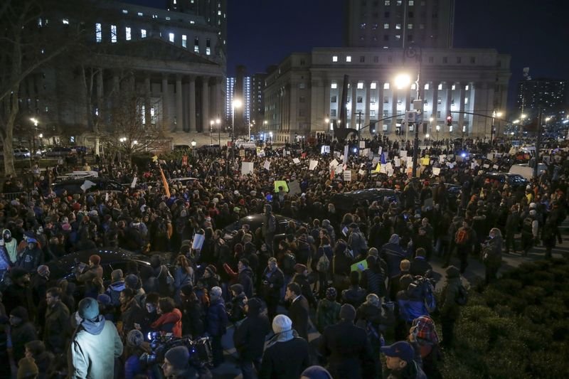 Polise takipsizlik kararı ABD'lileri sokağa döktü