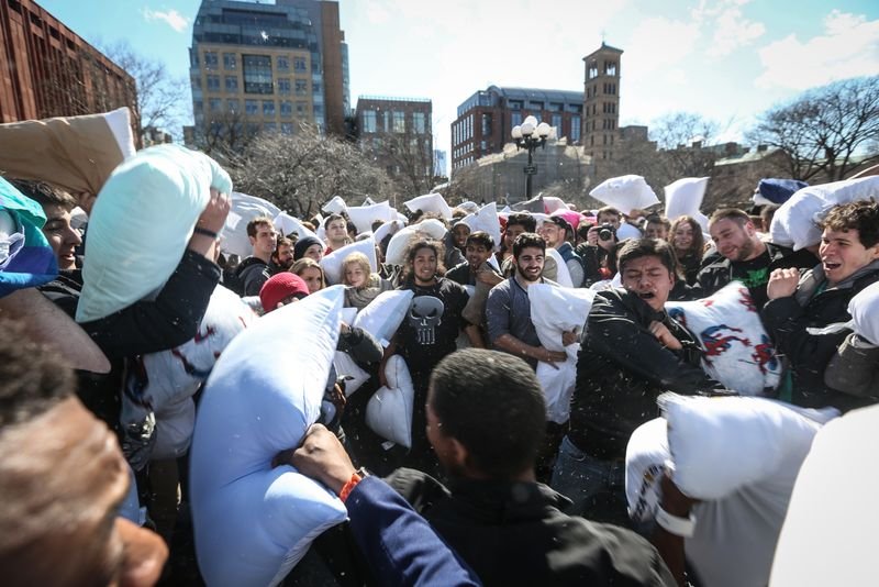 ABD'de Uluslararası Yastık Savaşı Günü kutlandı