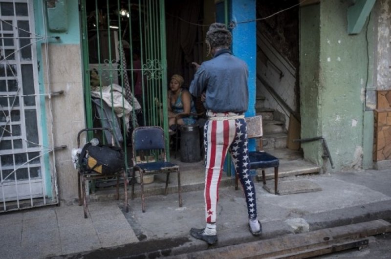 Apple devrimcilerin ülkesi Küba'ya girdi