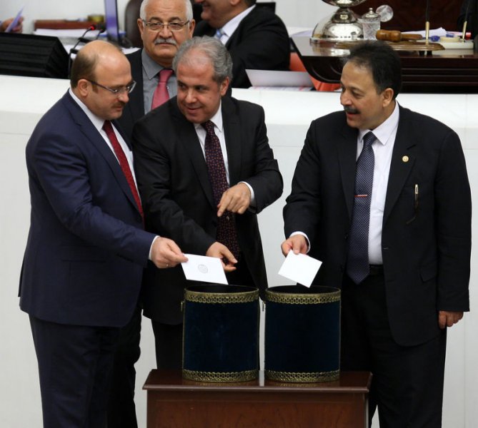 Meclis Genel Kurulu'nda yapılan oylamadan görüntüler