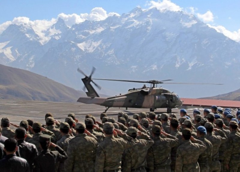 Hakkari'de şehit olan askerler için ilk tören