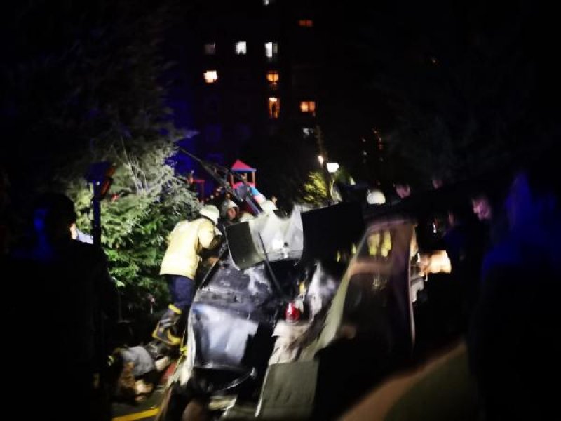 İstanbul'da askeri helikopter düştü