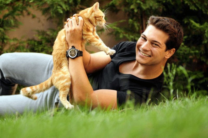 Model ve oyuncu Çağatay Ulusoy yeni yaşını kutladı 