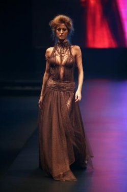 Çağla Şikel zamana meydan okuyan ünlülerden