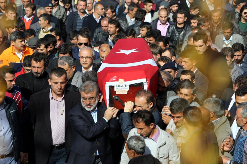 Madenciler son yolculuğuna uğurlandı