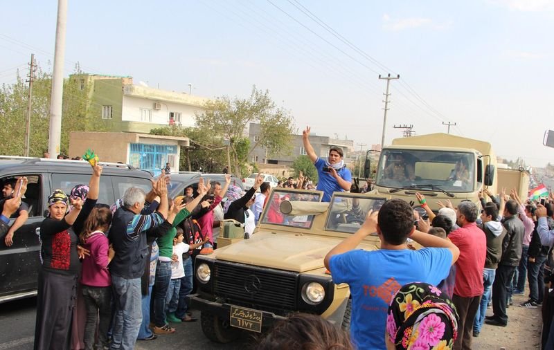 Mardin'de Kobani'ye giden peşmergelere sevgi gösterisi