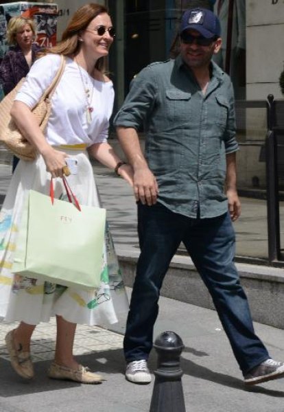 Ceyda Düvenci sevgilisiyle sokak ortasında öpüştü