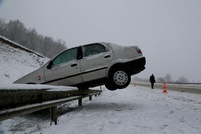 Bolu Dağı'nda kar ulaşıma kar engeli