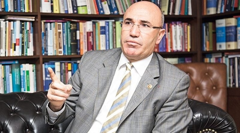 CHP'li Mahmut Tanal TOMA'nın üzerine çıktı