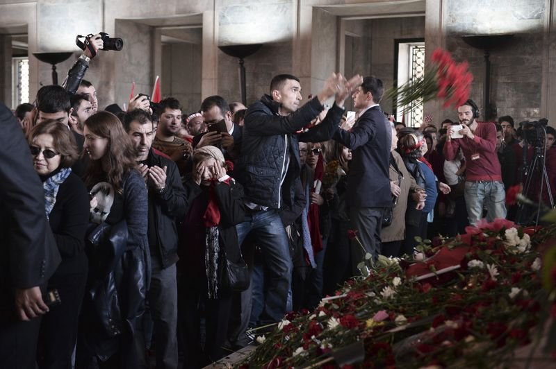 On binler Anıtkabir'e akın etti