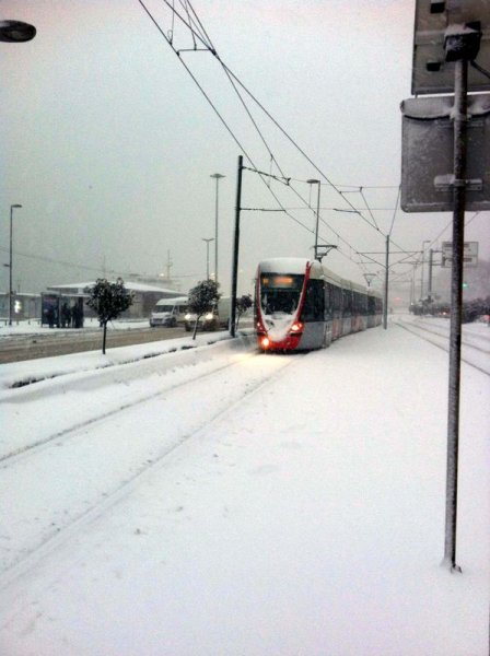 İstanbul'da kar yağışı hayatı olumsuz etkiledi