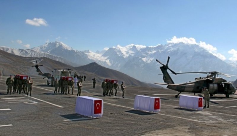 Hakkari'de şehit olan askerler için ilk tören