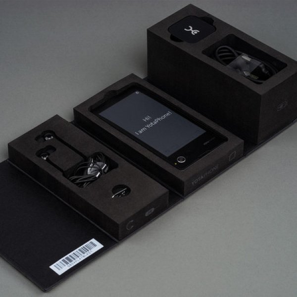 Rusya'da çift ekranlı YotaPhone 2 satışa çıktı