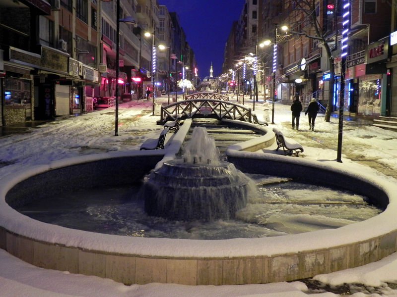 İstanbul'da kar yağışı hayatı olumsuz etkiledi