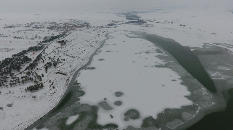 Elazığ’da Cip Barajı soğuk hava yüzünden buz tuttu