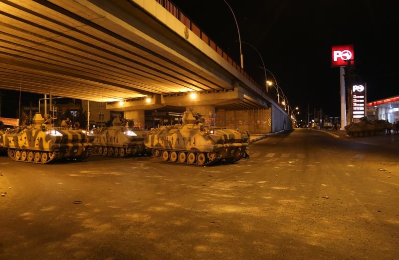 Asker Diyarbakır sokaklarında asayiş sağladı