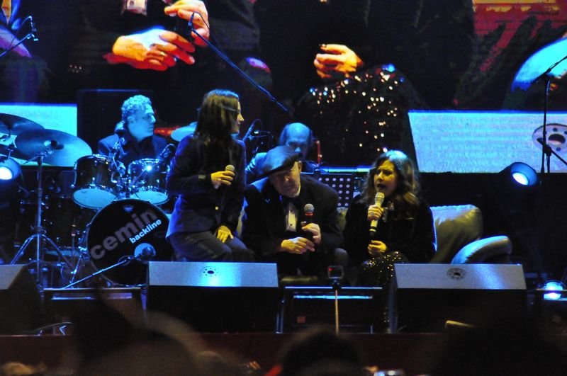 Kayahan ve Nilüfer yıllar sonra aynı sahnede