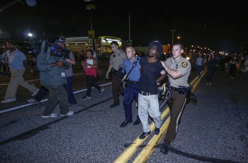 Amerika'da gözaltına alınan muhabirin fotoğrafladığı anlar