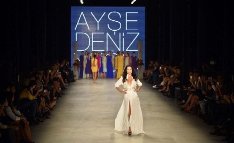 Ebru Şallı podyumda fırtına gibi esti 