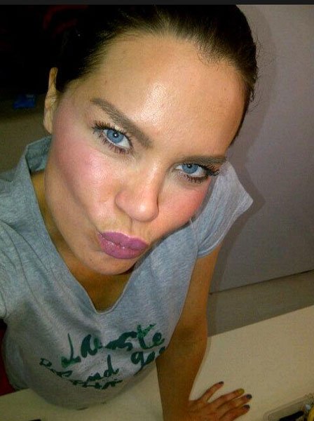 Sinan Akçıl Ebru Şallı için pizza yaptı