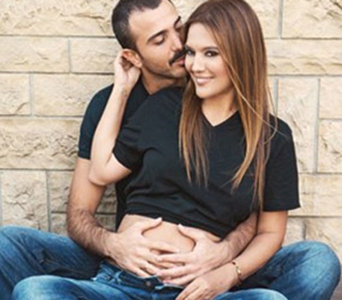 Demet Akalın mangal partisi verdi