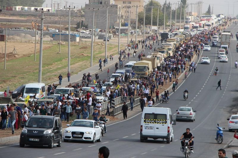 Mardin'de Kobani'ye giden peşmergelere sevgi gösterisi