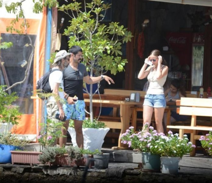 Burak Özçivit ile Fahriye Evcen çifti kameralara yakalandı