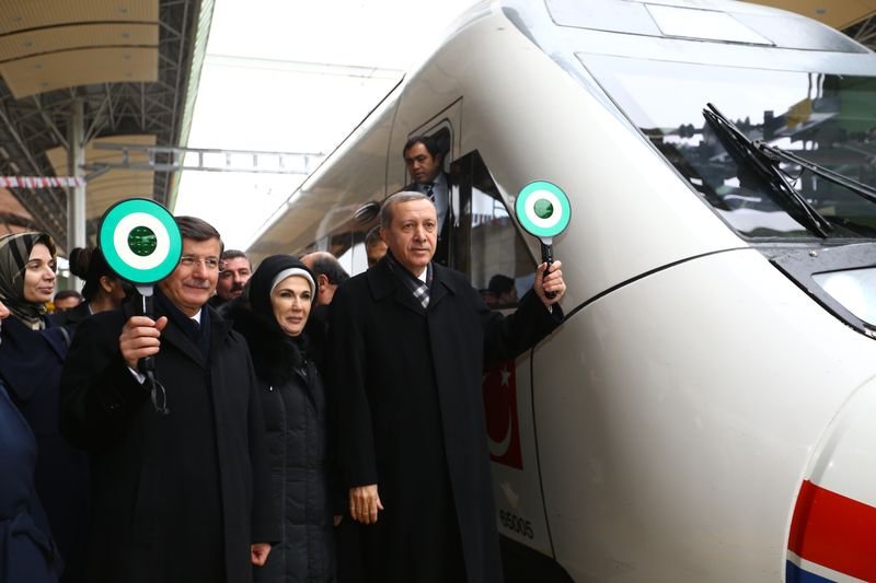 Davutoğlu ile Erdoğan İstanbul-Konya YHT açılışında