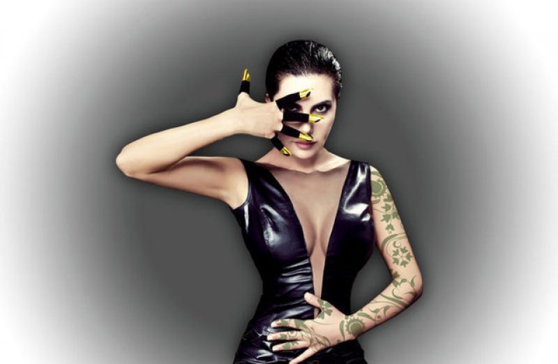 Ebru Yaşar imaj yeniledi 