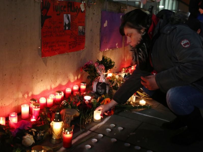 Tuğçe Albayrak'a liyakat nişanı kampanyası