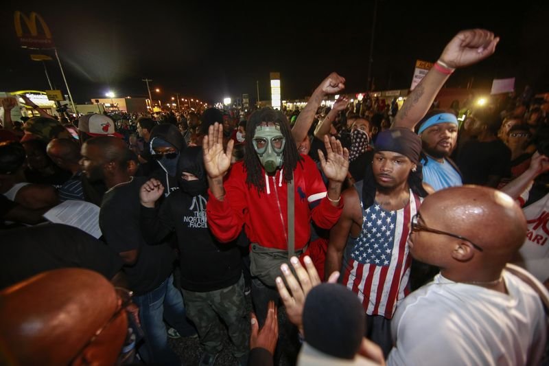 Amerika'da gözaltına alınan muhabirin fotoğrafladığı anlar