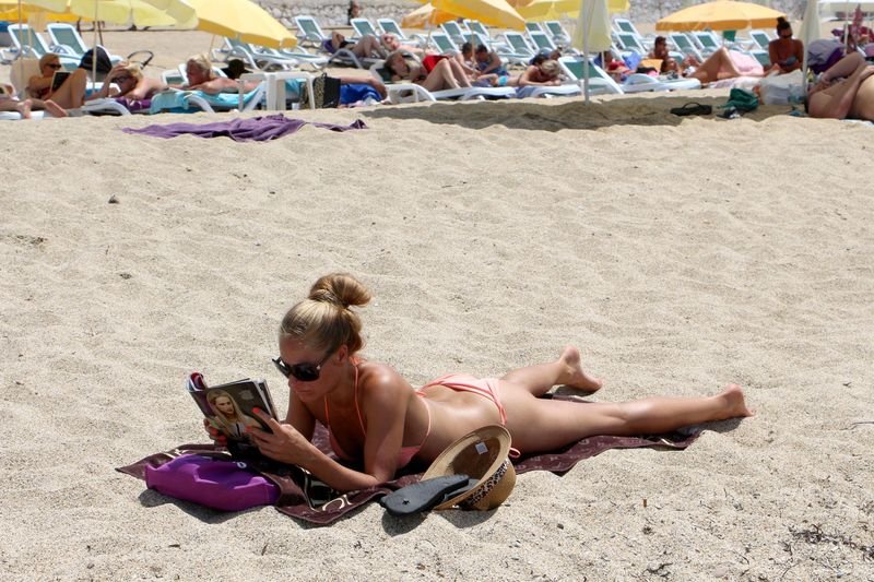 Antalya'da plajlar doldu