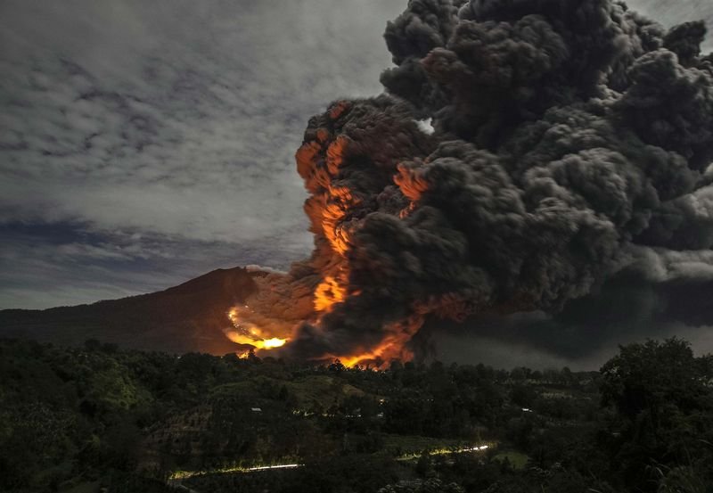 Sinabung Yanardağı patladı